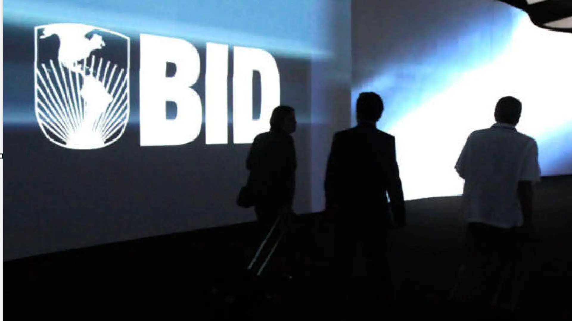 Foto de Envío de remesas hacia Latinoamérica y el Caribe alcanzará us$174.400 millones en 2025, según el BID